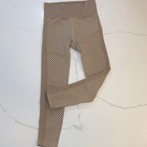 Women’s High-Waist Houndstooth Leggings — Beige